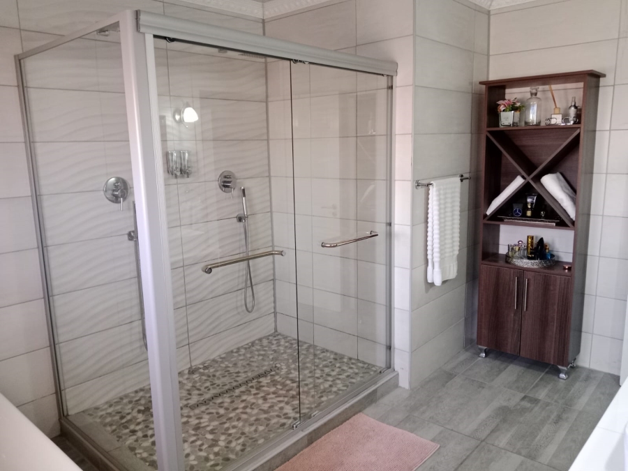 4 Bedroom Property for Sale in Flamingo Park Free State